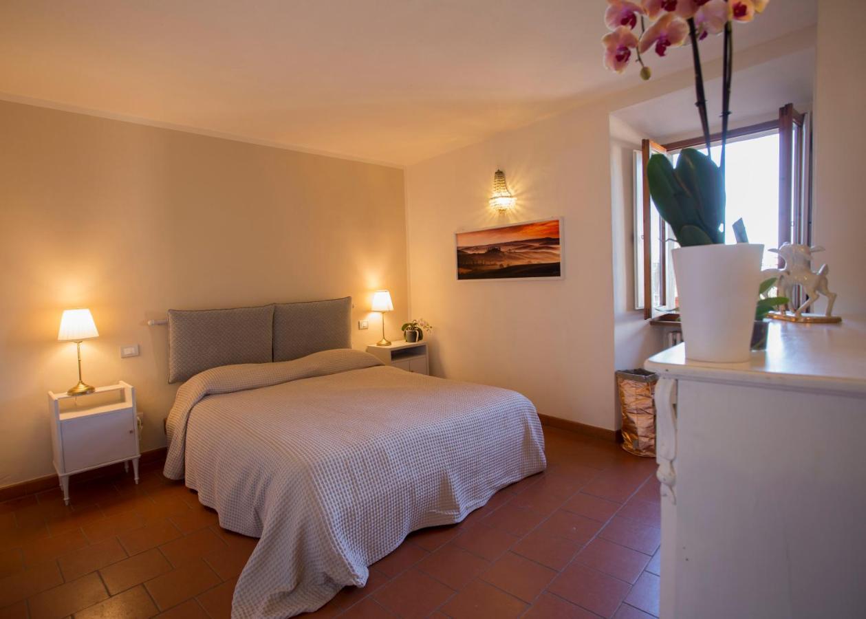 Appartamento Le Palme Con Terrazze In Centro San Gimignano Bagian luar foto