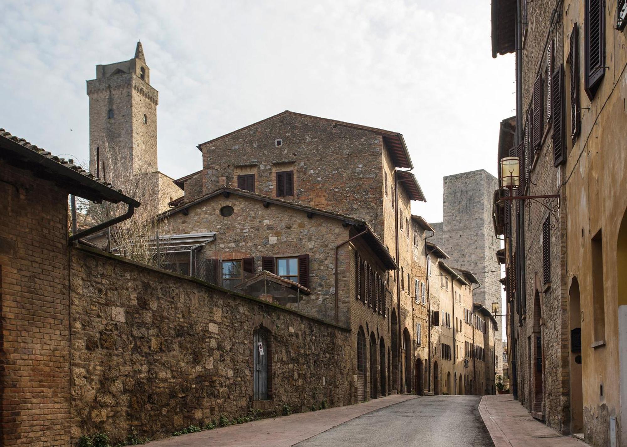 Appartamento Le Palme Con Terrazze In Centro San Gimignano Bagian luar foto