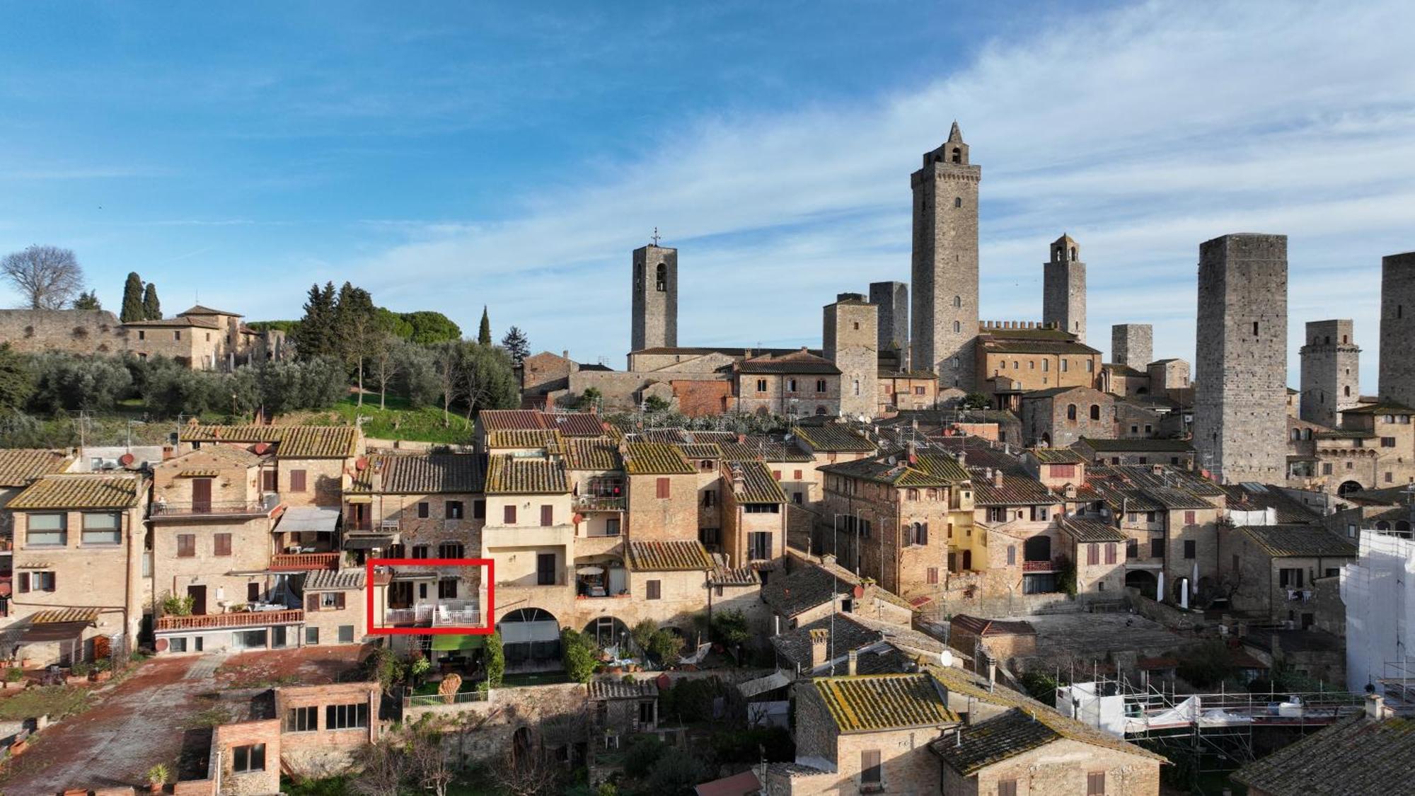 Appartamento Le Palme Con Terrazze In Centro San Gimignano Bagian luar foto