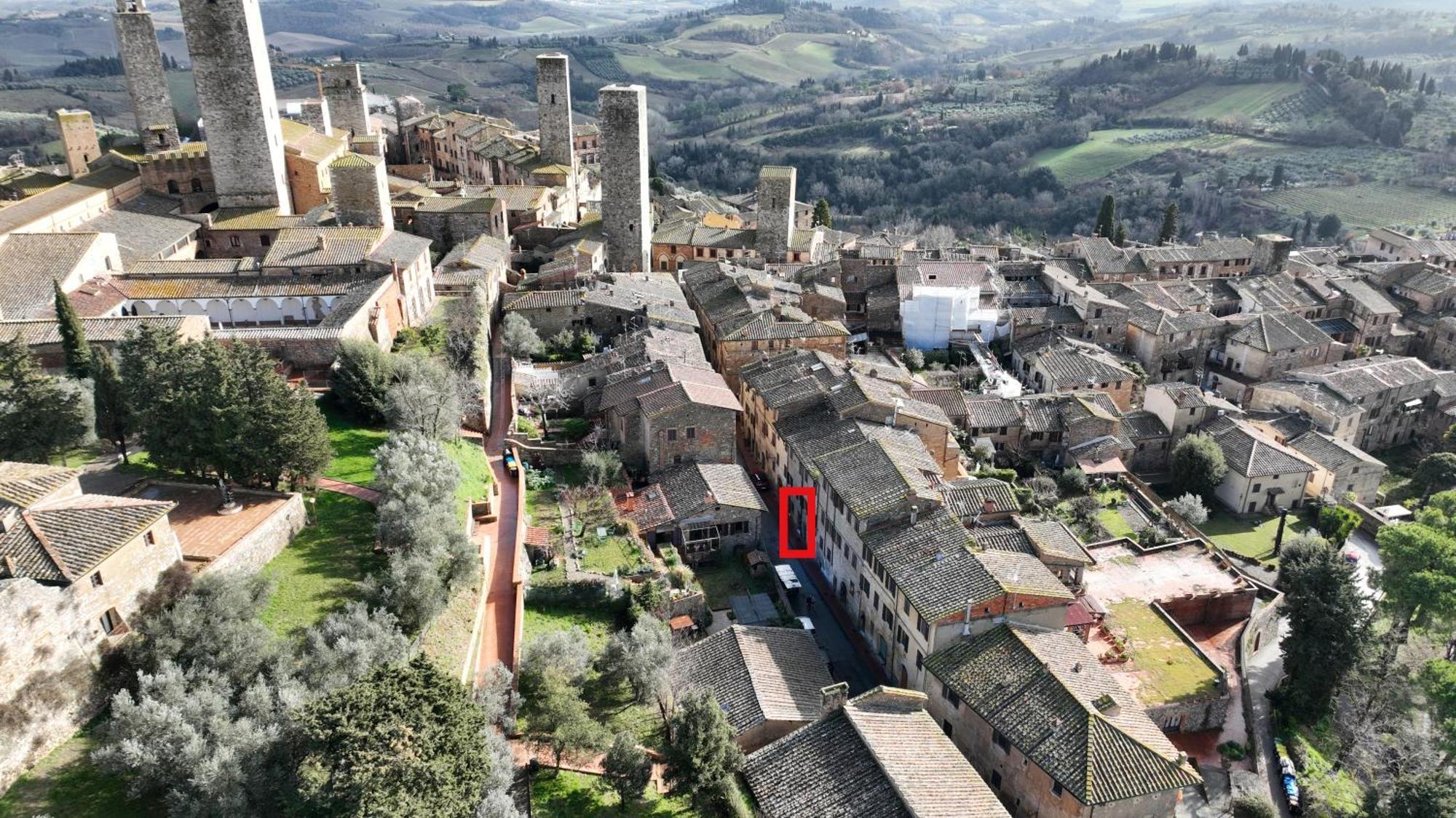 Appartamento Le Palme Con Terrazze In Centro San Gimignano Bagian luar foto